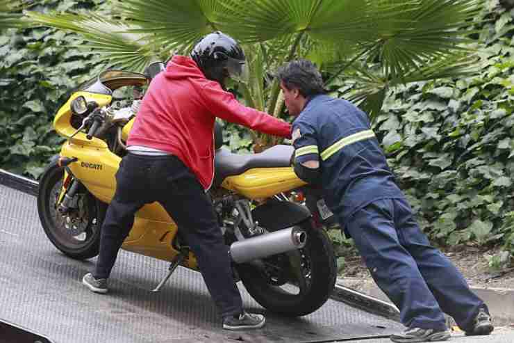 Joaquin Phoenix moto rotta