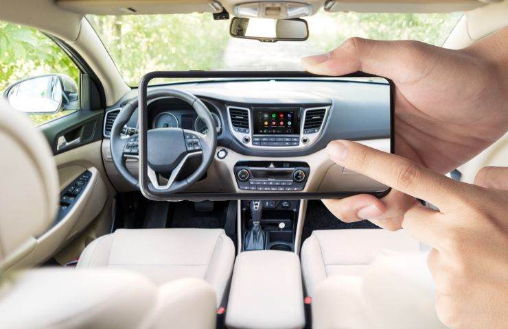 Android Auto connesso con lo smartphone