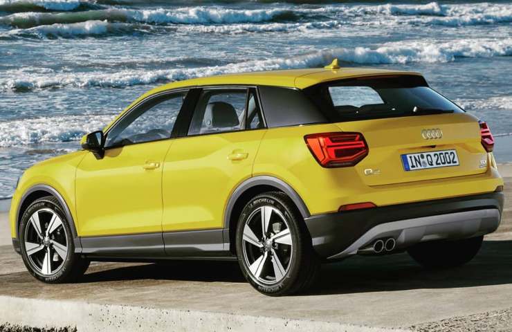 Un SUV Audi Q2 giallo